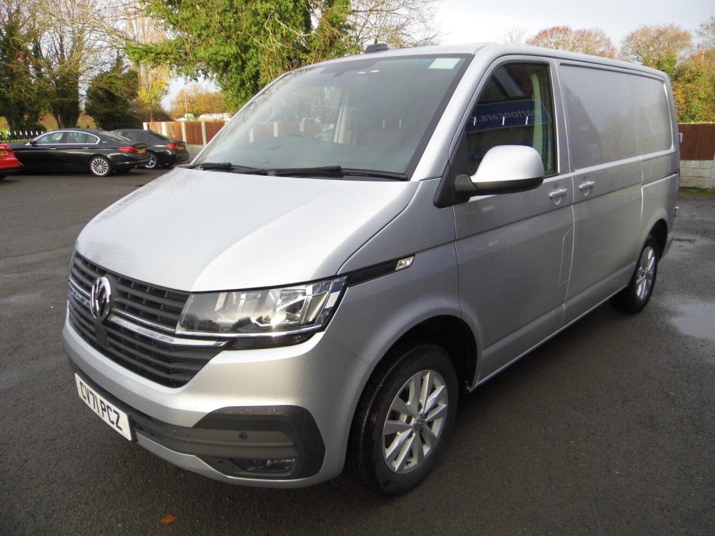 View VOLKSWAGEN TRANSPORTER 2.0 TDI T28 Highline FWD SWB Euro 6 (s/s) 5dr