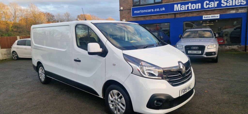 View RENAULT TRAFIC 1.6 dCi ENERGY 29 Sport Nav LWB Standard Roof Euro 6 (s/s) 5dr