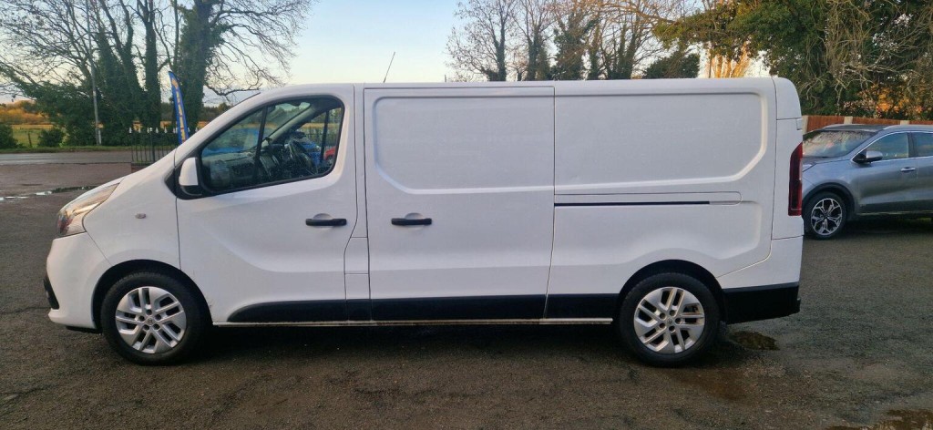 View RENAULT TRAFIC 1.6 dCi ENERGY 29 Sport Nav LWB Standard Roof Euro 6 (s/s) 5dr