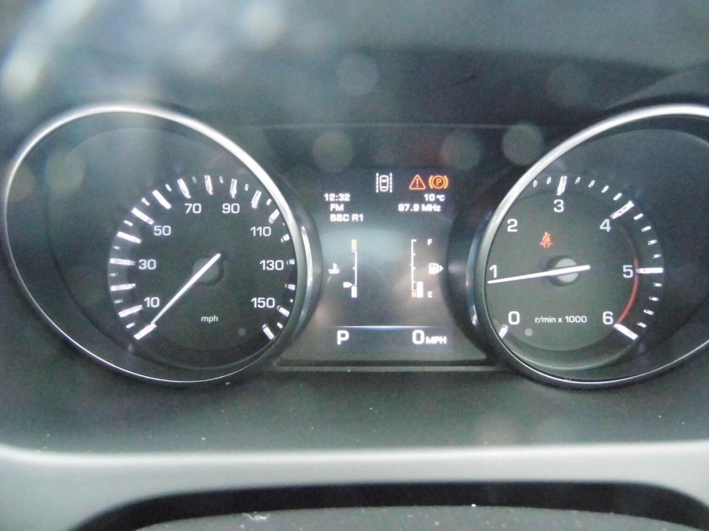 LAND ROVER DISCOVERY SPORT 2.0 TD4 HSE Auto 4WD Euro 6 (s/s) 5dr 2015