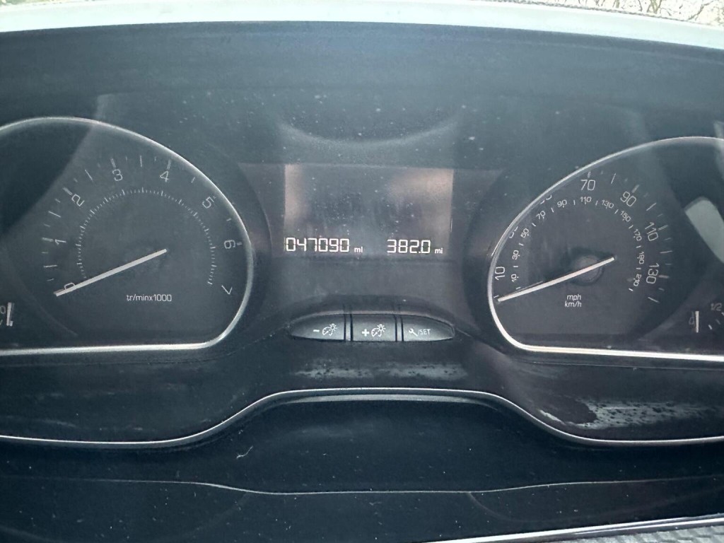 PEUGEOT 208 1.2 PureTech GT Line Euro 6 (s/s) 5dr 2015