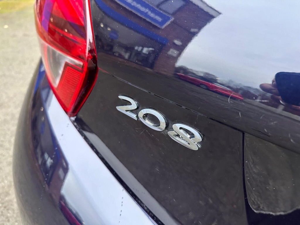 PEUGEOT 208 1.2 PureTech GT Line Euro 6 (s/s) 5dr 2015