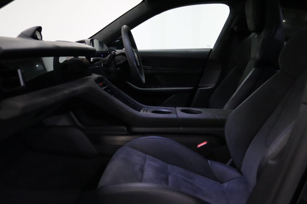 PORSCHE TAYCAN Performance Plus 93.4kWh GTS 2023