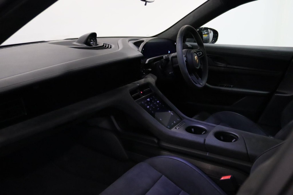 PORSCHE TAYCAN Performance Plus 93.4kWh GTS 2023