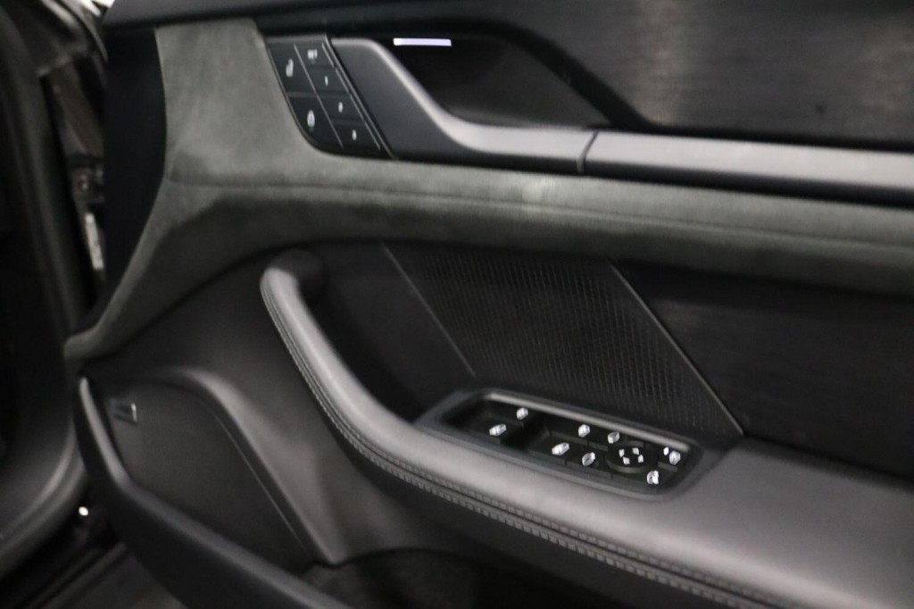 PORSCHE TAYCAN Performance Plus 93.4kWh GTS 2023