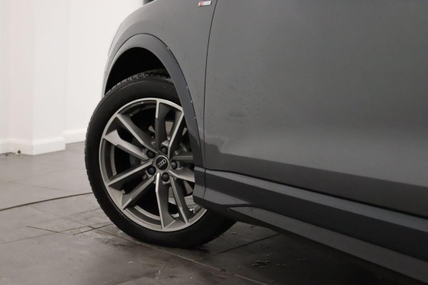 View AUDI Q3 1.5 TFSI CoD 35 Black Edition