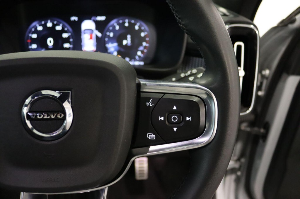 VOLVO XC40 1.5 R-Design T3 (163 hp) Auto 2021