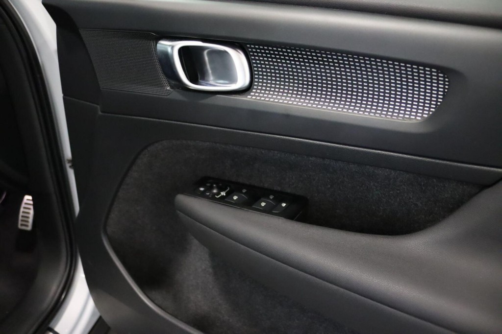 VOLVO XC40 1.5 R-Design T3 (163 hp) Auto 2021