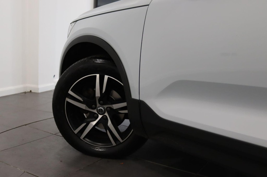 VOLVO XC40 1.5 R-Design T3 (163 hp) Auto 2021