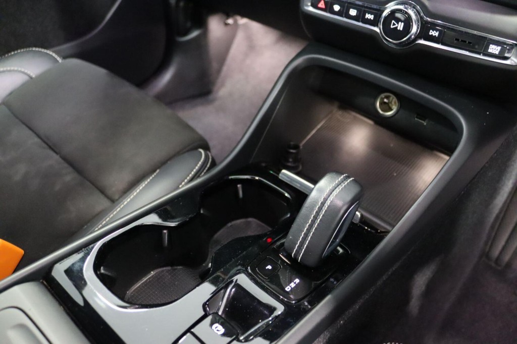 VOLVO XC40 1.5 R-Design T3 (163 hp) Auto 2021