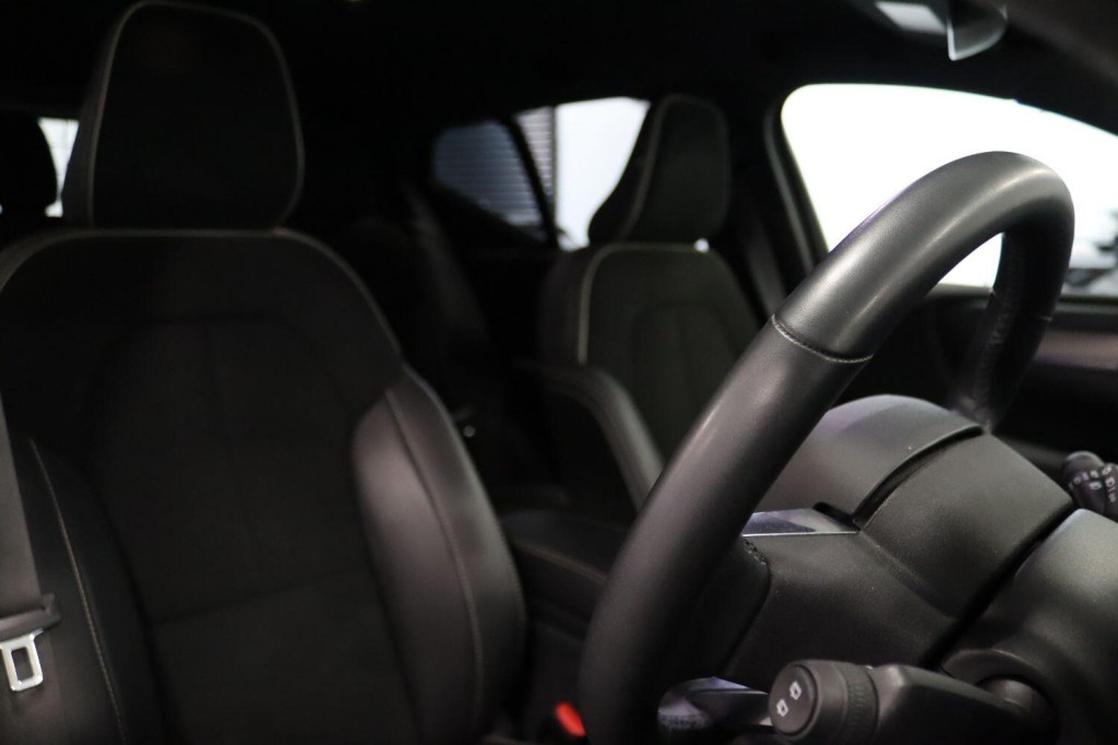 VOLVO XC40 1.5 R-Design T3 (163 hp) Auto 2021