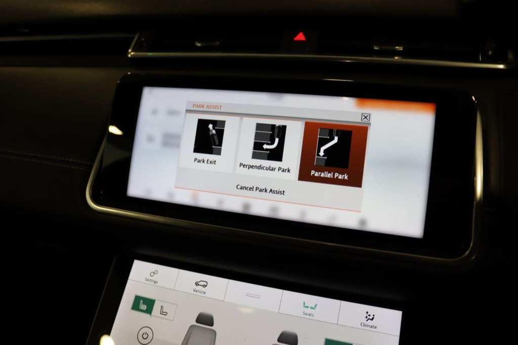 LAND ROVER RANGE ROVER VELAR 2.0 D240 R-Dynamic HSE 2018