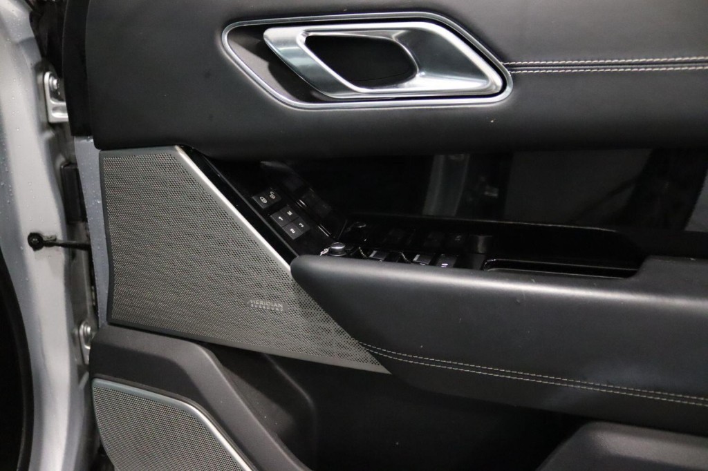 LAND ROVER RANGE ROVER VELAR 2.0 D240 R-Dynamic HSE 2018