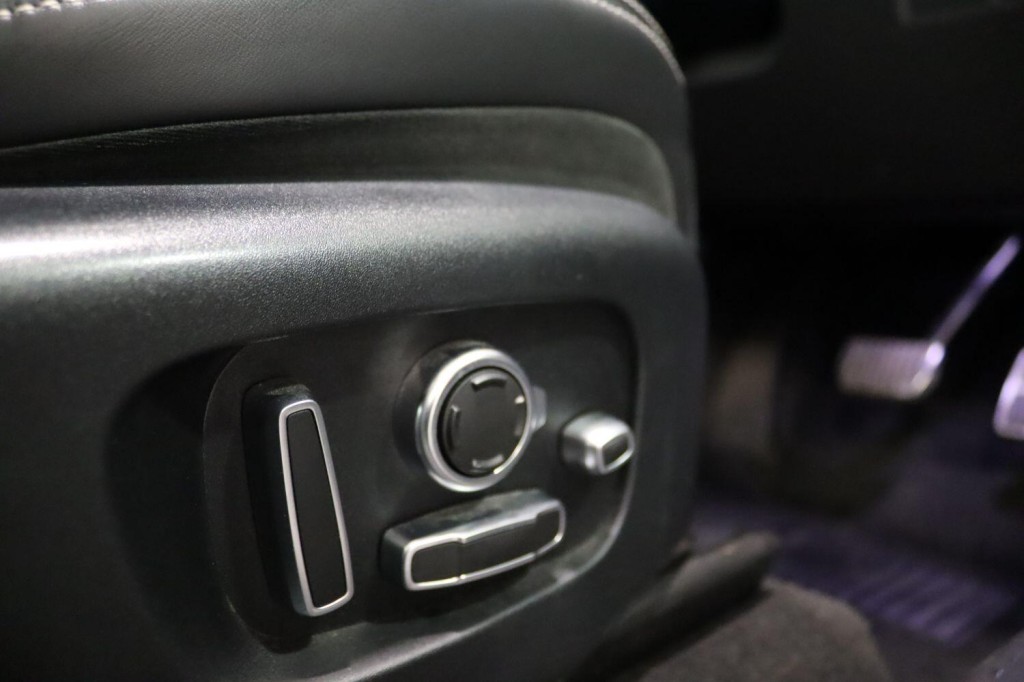 LAND ROVER RANGE ROVER VELAR 2.0 D240 R-Dynamic HSE 2018