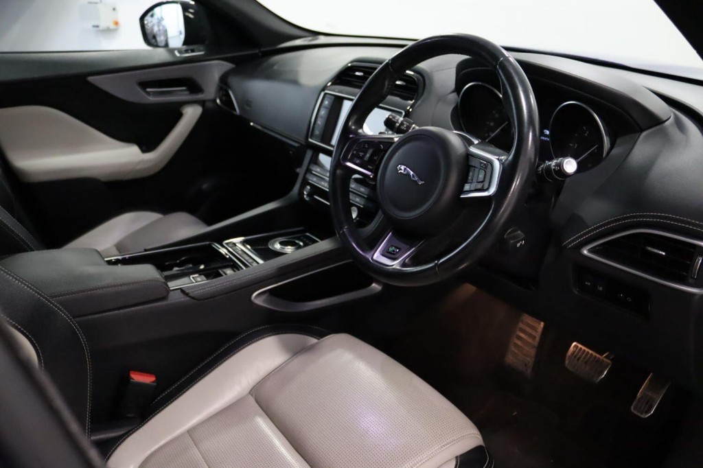 JAGUAR F-PACE 2.0 D240 R-Sport 2018