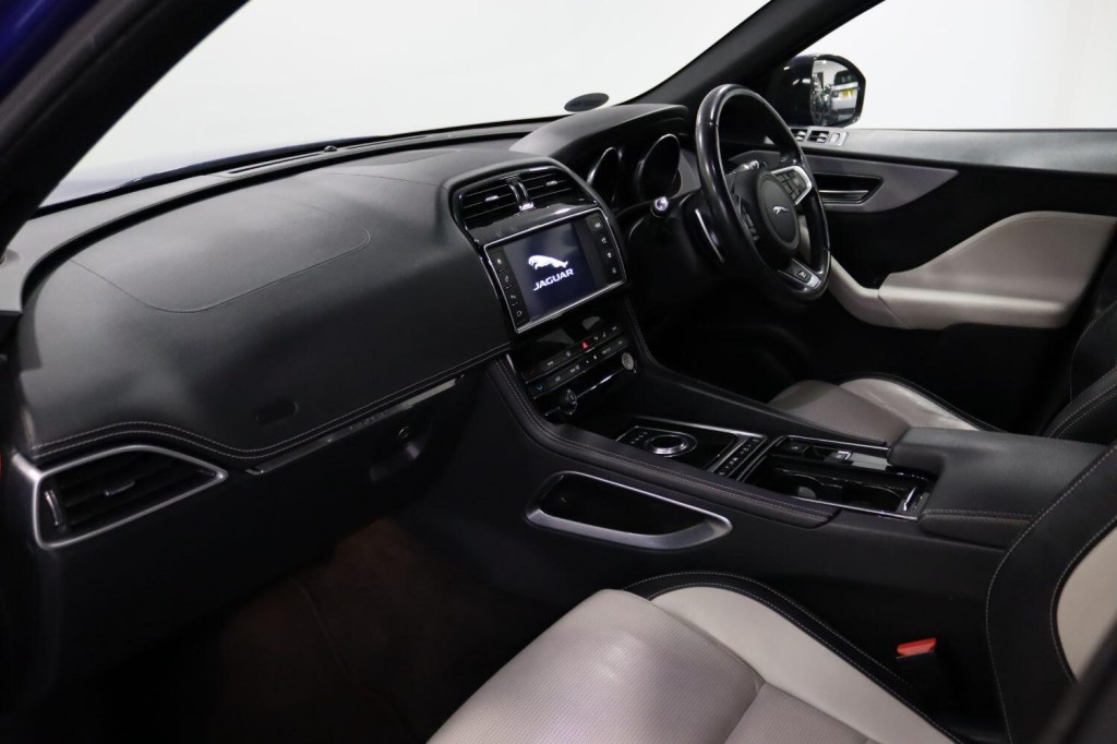 JAGUAR F-PACE 2.0 D240 R-Sport 2018