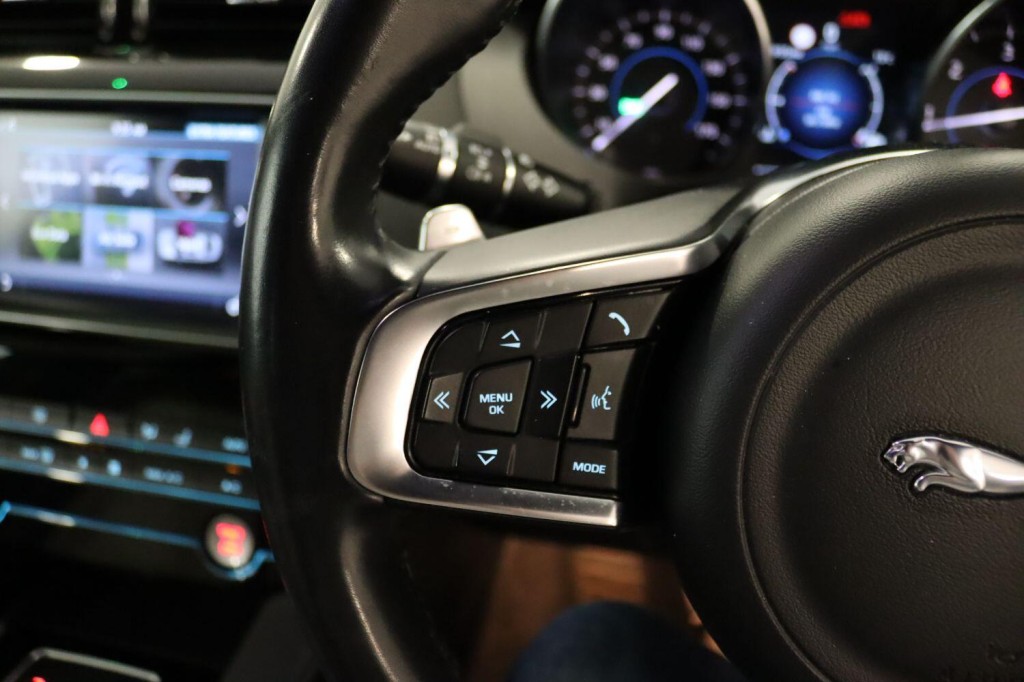 JAGUAR F-PACE 2.0 D240 R-Sport 2018