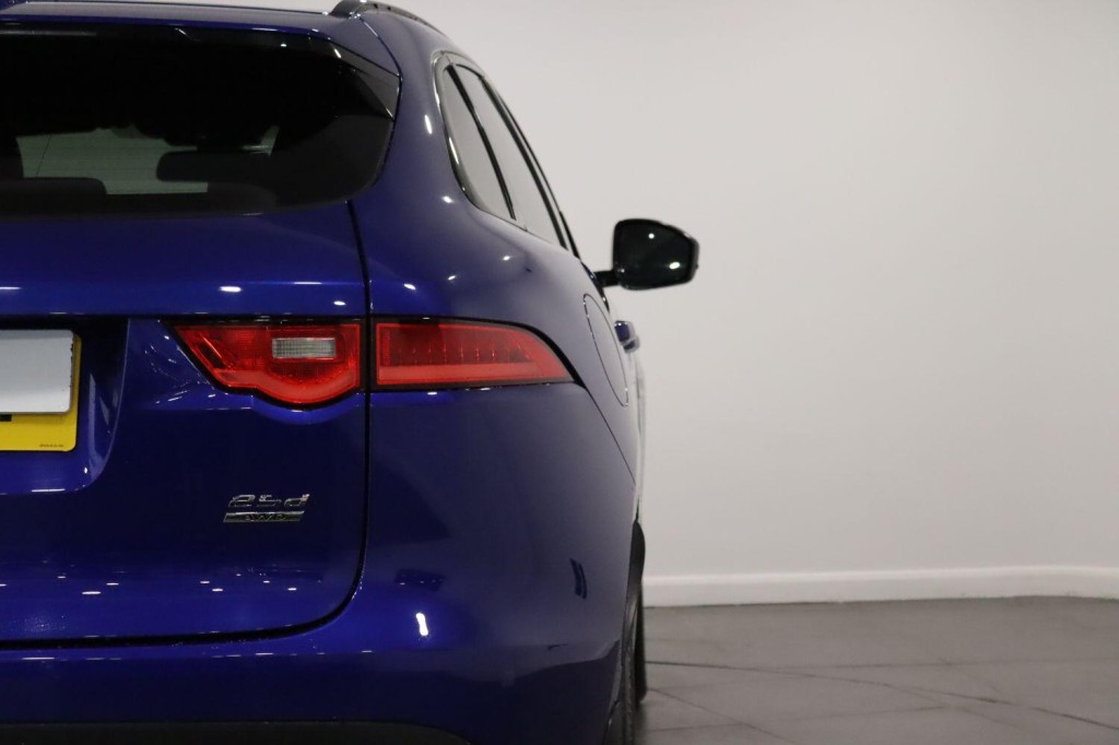 JAGUAR F-PACE 2.0 D240 R-Sport 2018