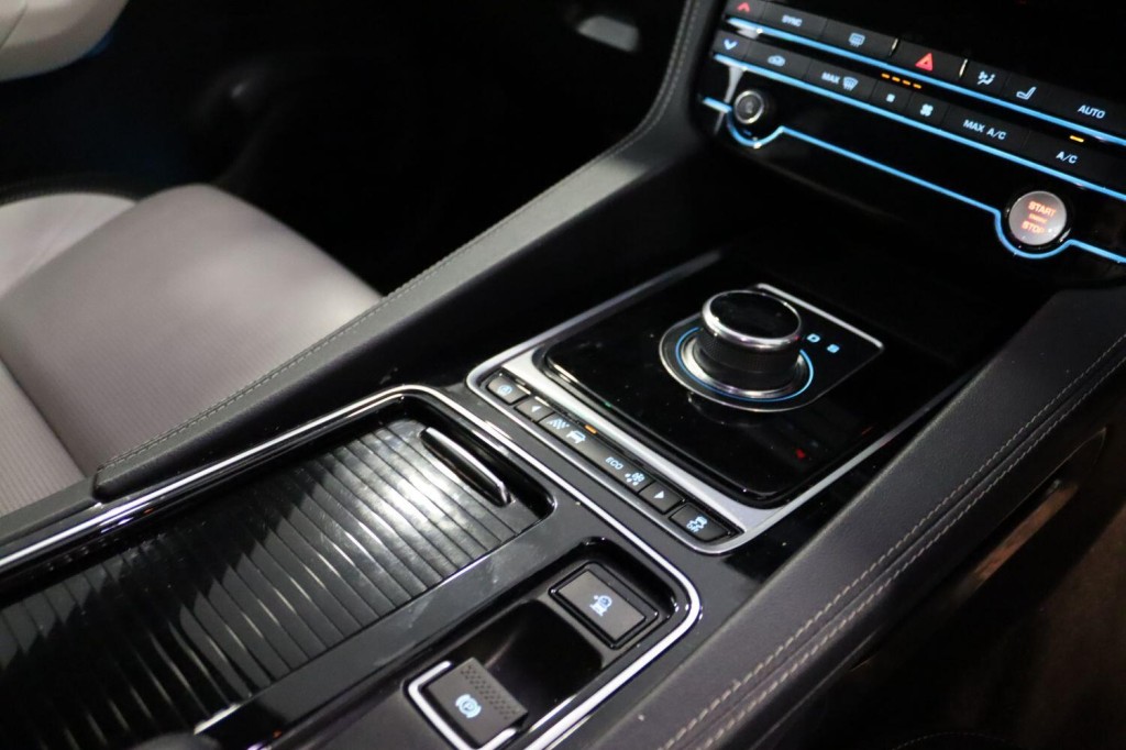 JAGUAR F-PACE 2.0 D240 R-Sport 2018