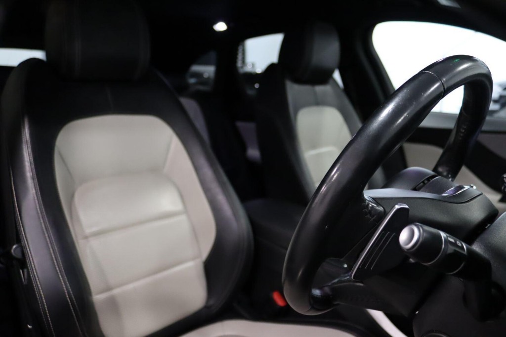 JAGUAR F-PACE 2.0 D240 R-Sport 2018