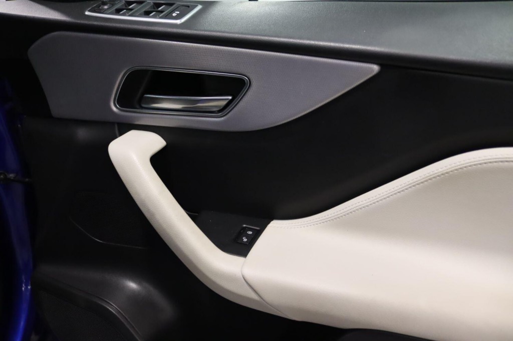 JAGUAR F-PACE 2.0 D240 R-Sport 2018