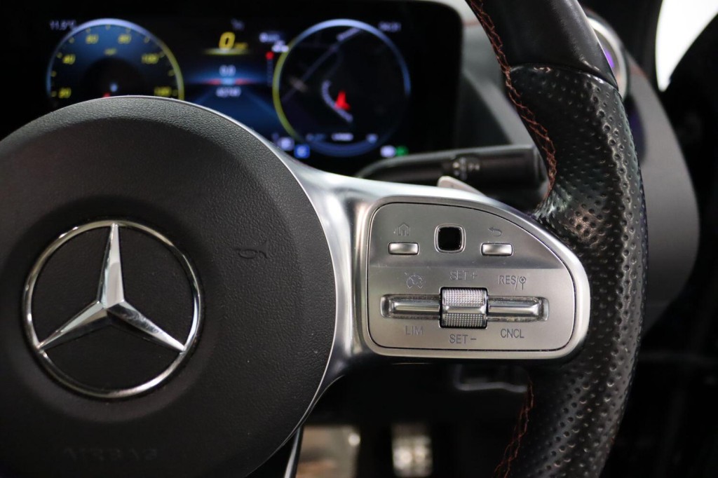 MERCEDES-BENZ EQA EQA 250+ 70.5kWh AMG Line 2022