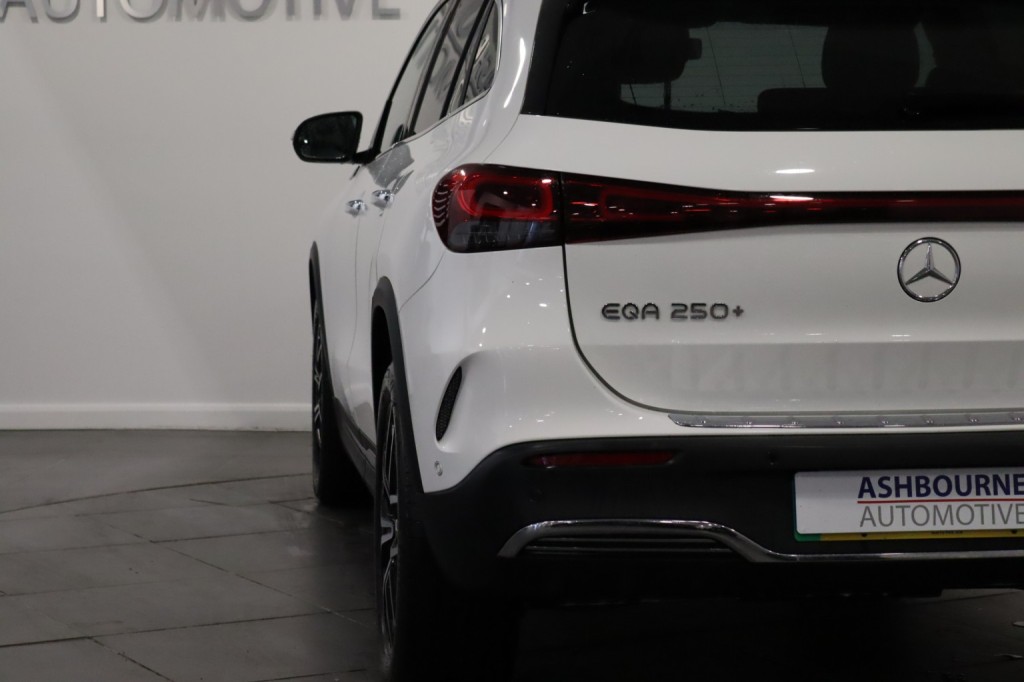 MERCEDES-BENZ EQA EQA 250+ 70.5kWh AMG Line 2022