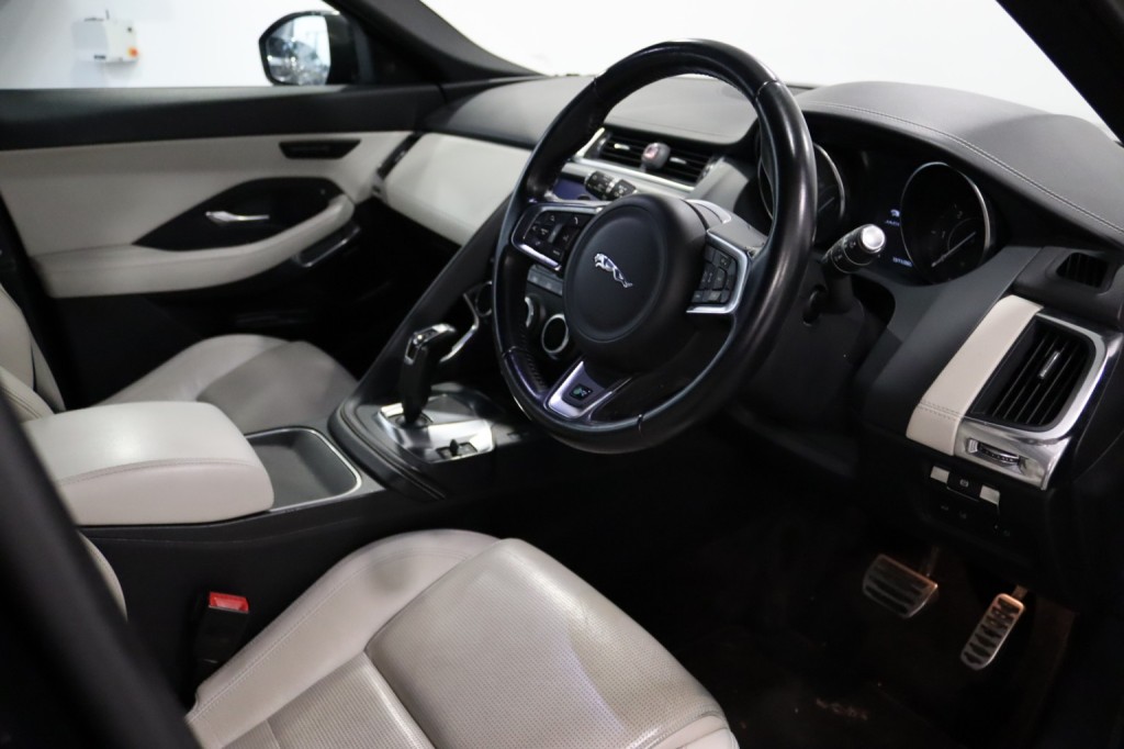 JAGUAR E-PACE 2.0 D240 R-Dynamic SE 2019
