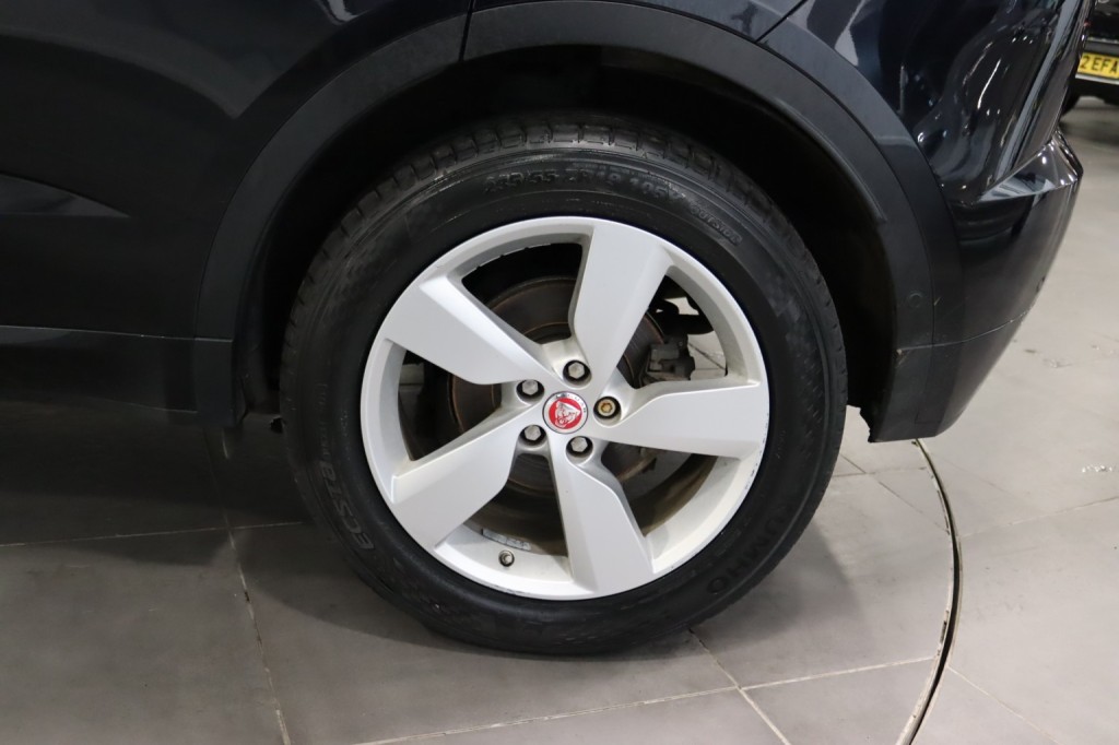 JAGUAR E-PACE 2.0 D240 R-Dynamic SE 2019