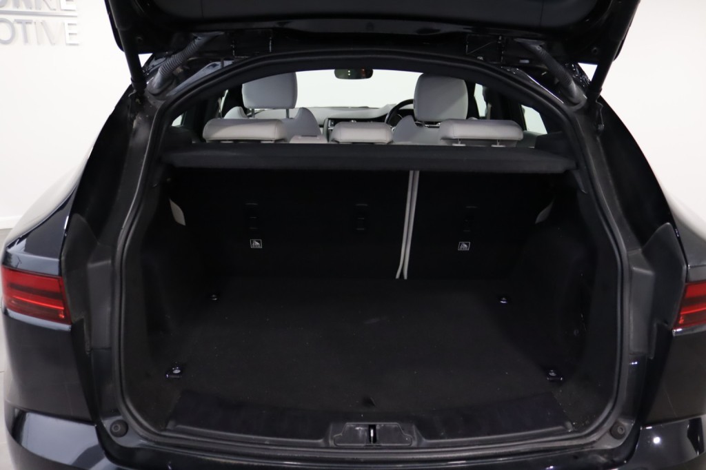 JAGUAR E-PACE 2.0 D240 R-Dynamic SE 2019