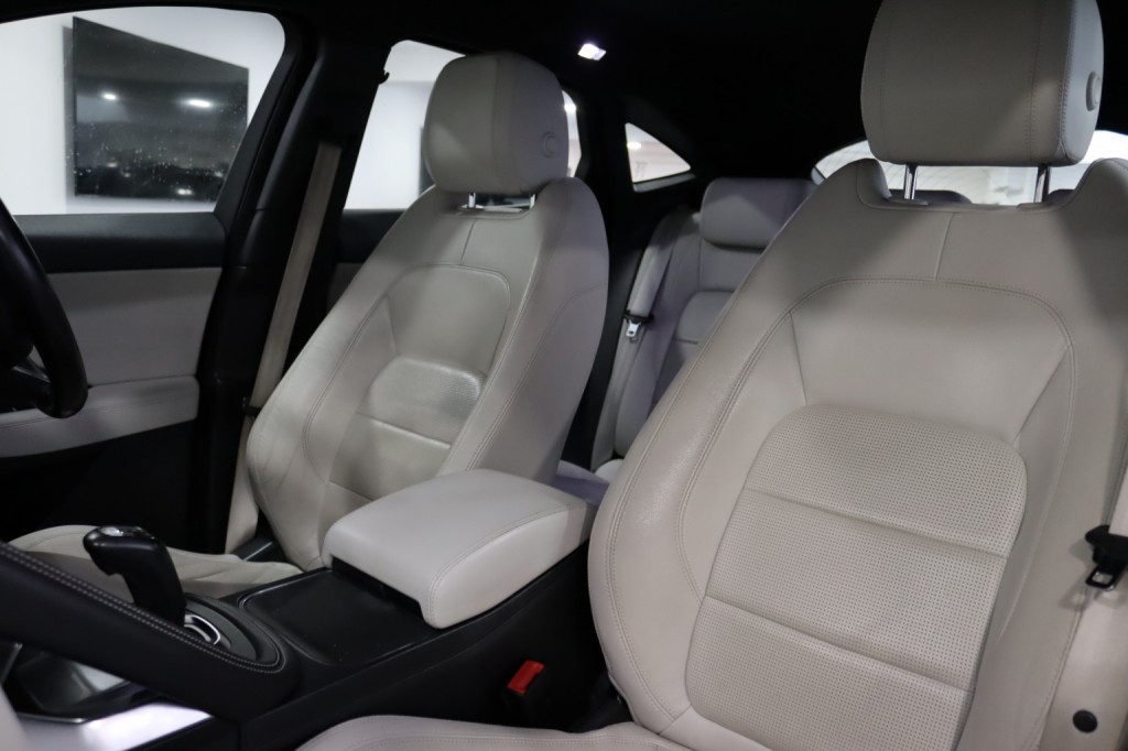 JAGUAR E-PACE 2.0 D240 R-Dynamic SE 2019