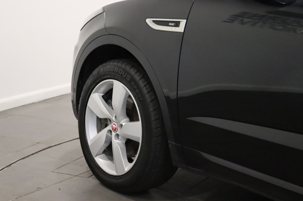 JAGUAR E-PACE 2.0 D240 R-Dynamic SE 2019