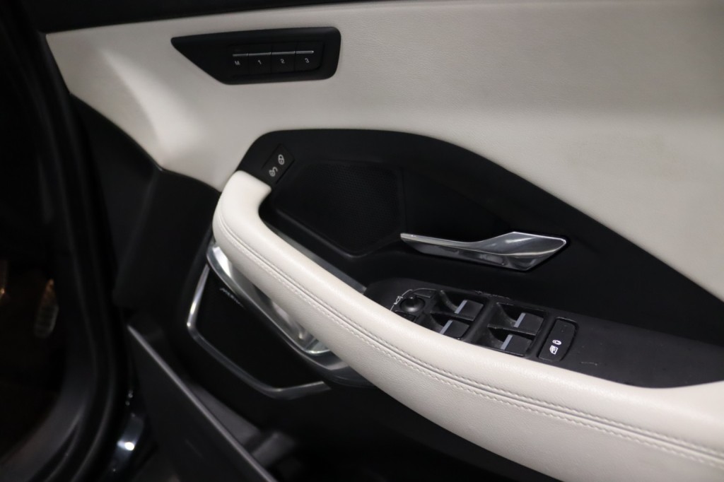 JAGUAR E-PACE 2.0 D240 R-Dynamic SE 2019