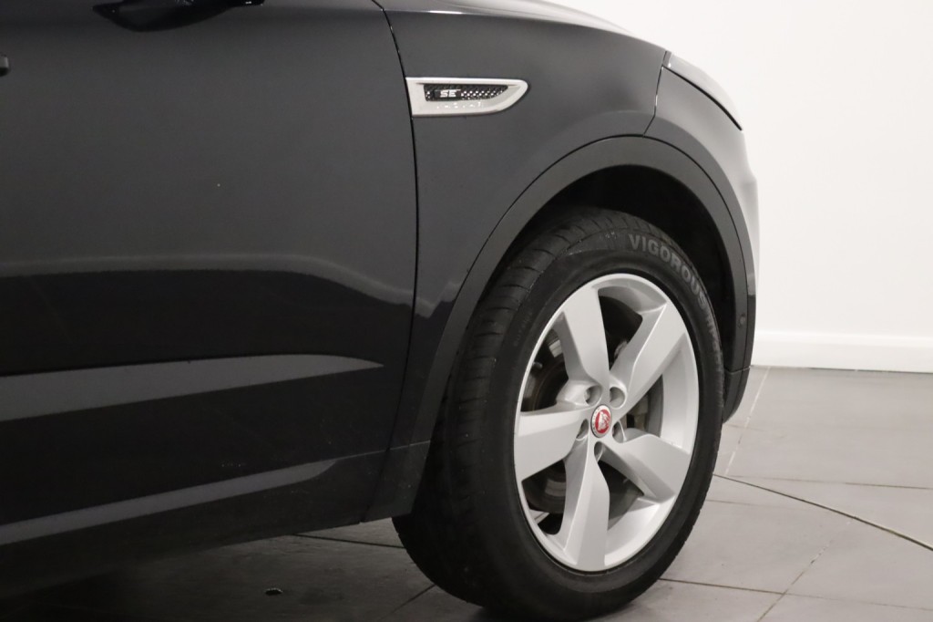 JAGUAR E-PACE 2.0 D240 R-Dynamic SE 2019