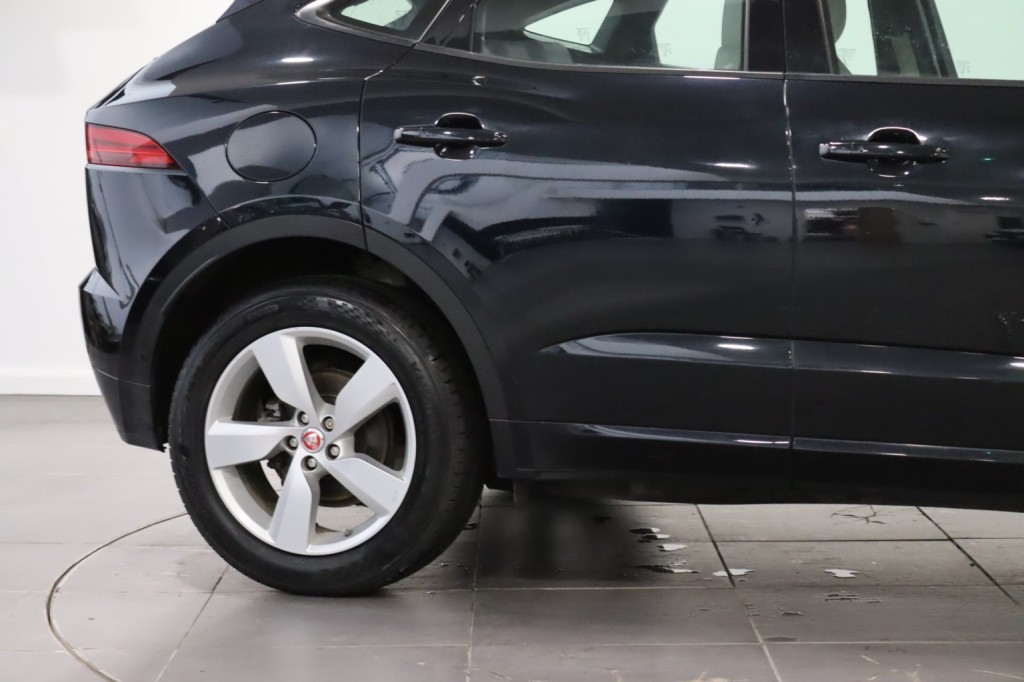 JAGUAR E-PACE 2.0 D240 R-Dynamic SE 2019