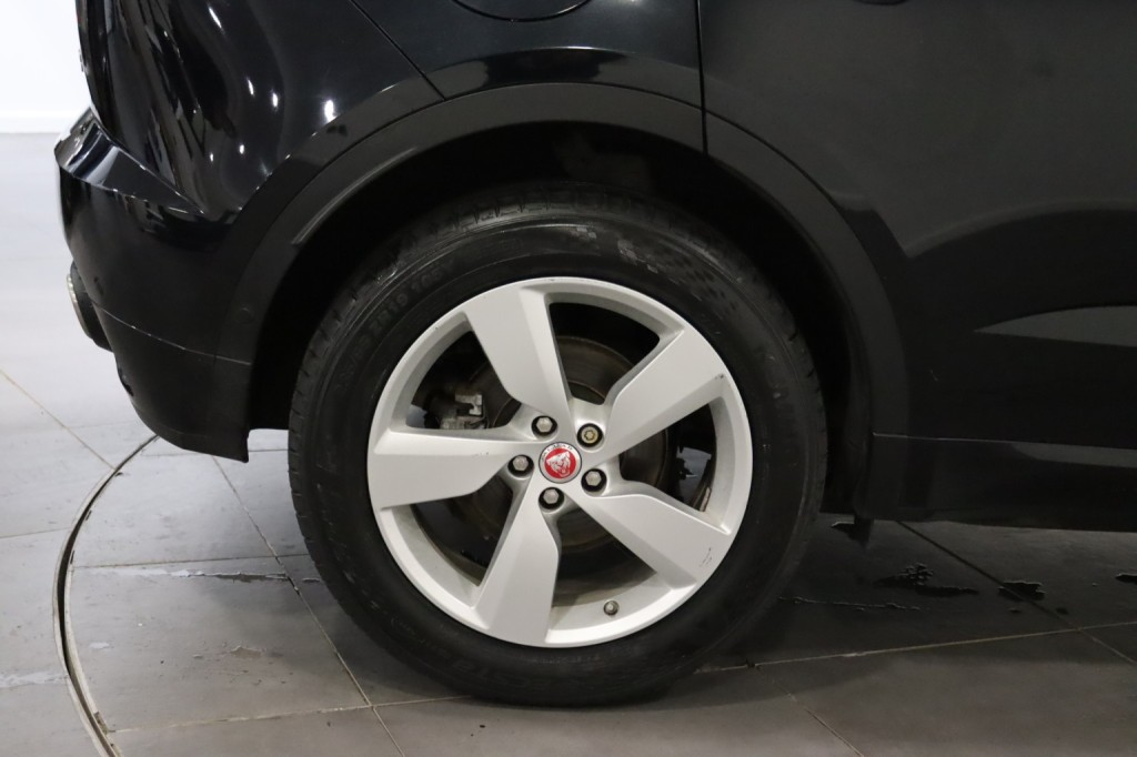 JAGUAR E-PACE 2.0 D240 R-Dynamic SE 2019