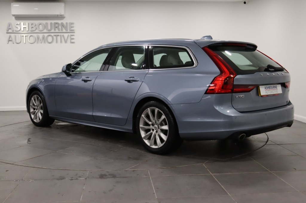 VOLVO V90 2.0 Momentum Plus D4 2019