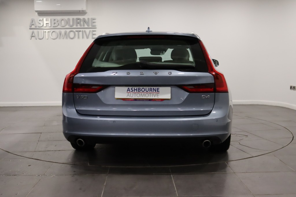VOLVO V90 2.0 Momentum Plus D4 2019
