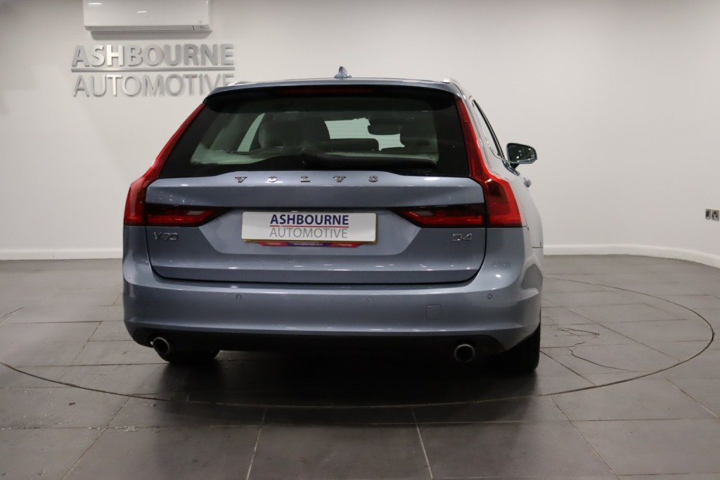 VOLVO V90 2.0 Momentum Plus D4 2019