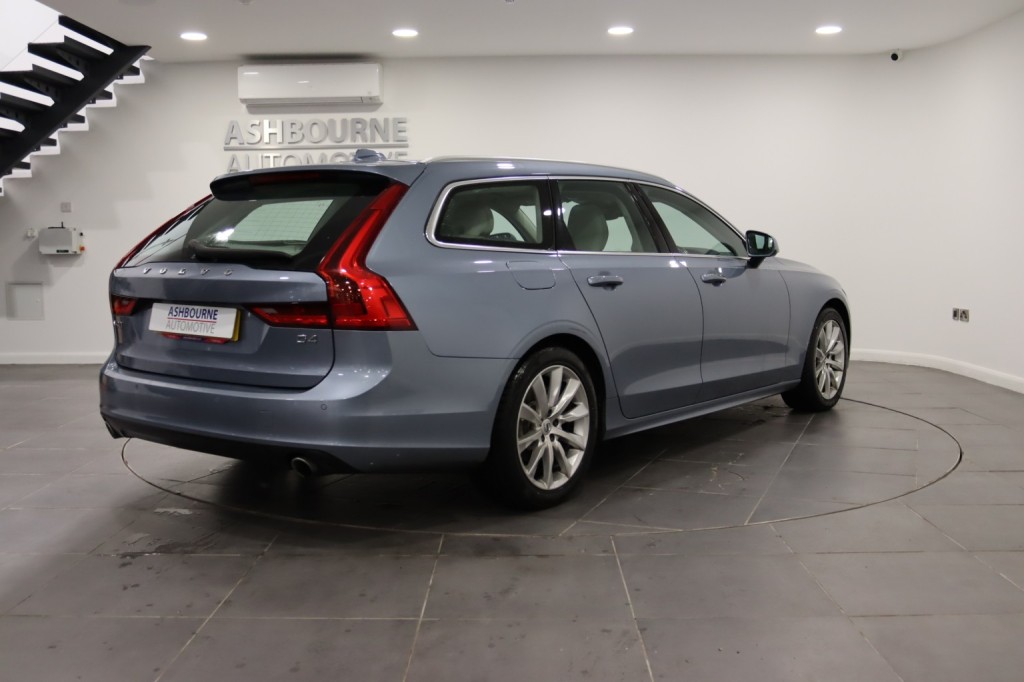 VOLVO V90 2.0 Momentum Plus D4 2019