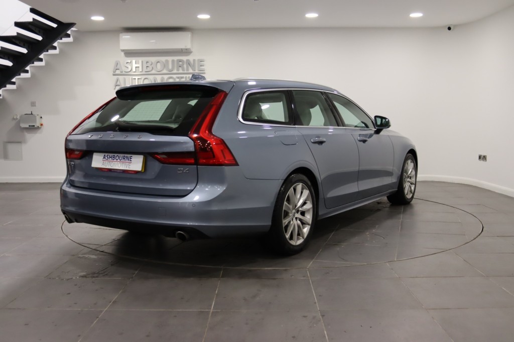 VOLVO V90 2.0 Momentum Plus D4 2019