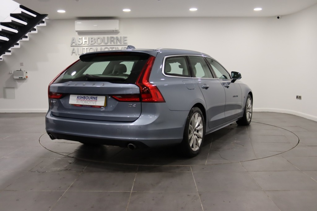 VOLVO V90 2.0 Momentum Plus D4 2019