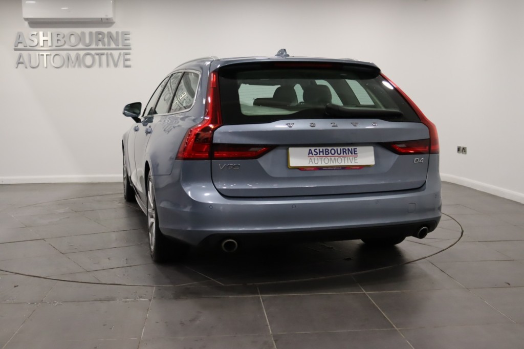 VOLVO V90 2.0 Momentum Plus D4 2019