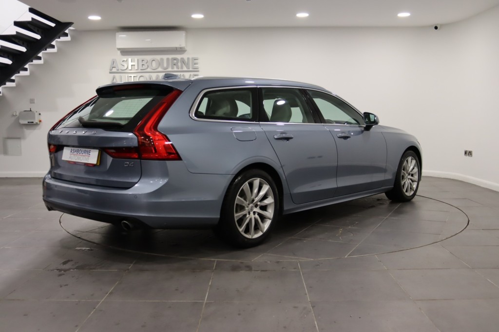 VOLVO V90 2.0 Momentum Plus D4 2019