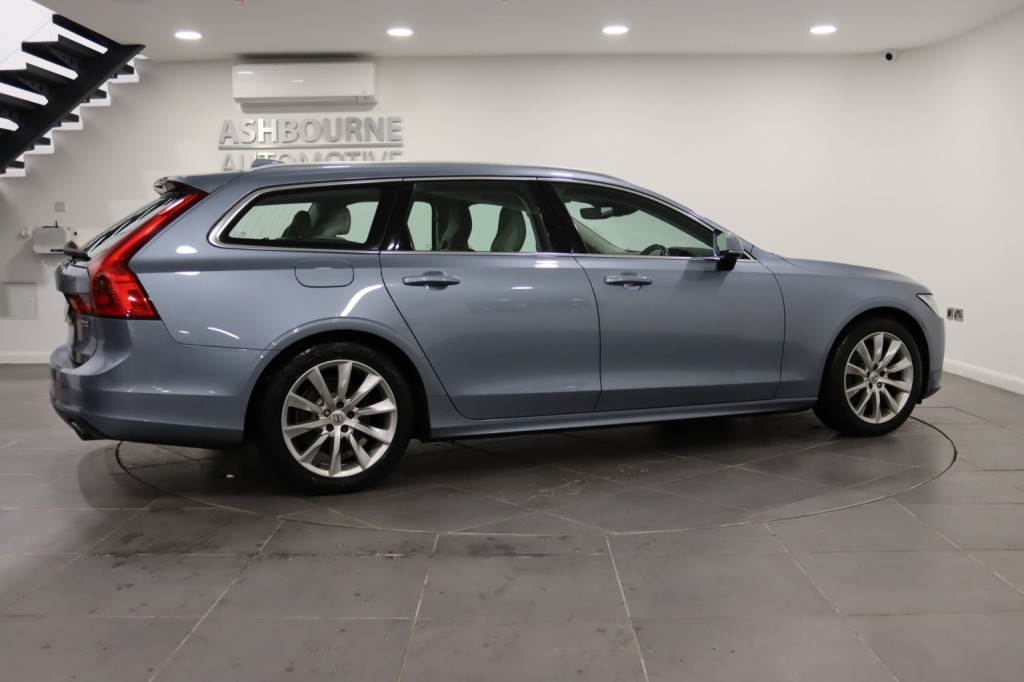 VOLVO V90 2.0 Momentum Plus D4 2019