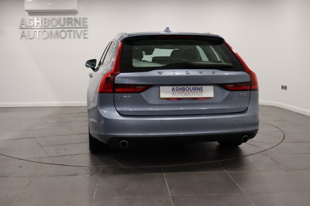 VOLVO V90 2.0 Momentum Plus D4 2019