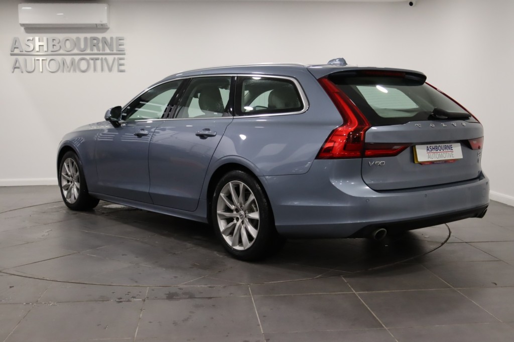VOLVO V90 2.0 Momentum Plus D4 2019