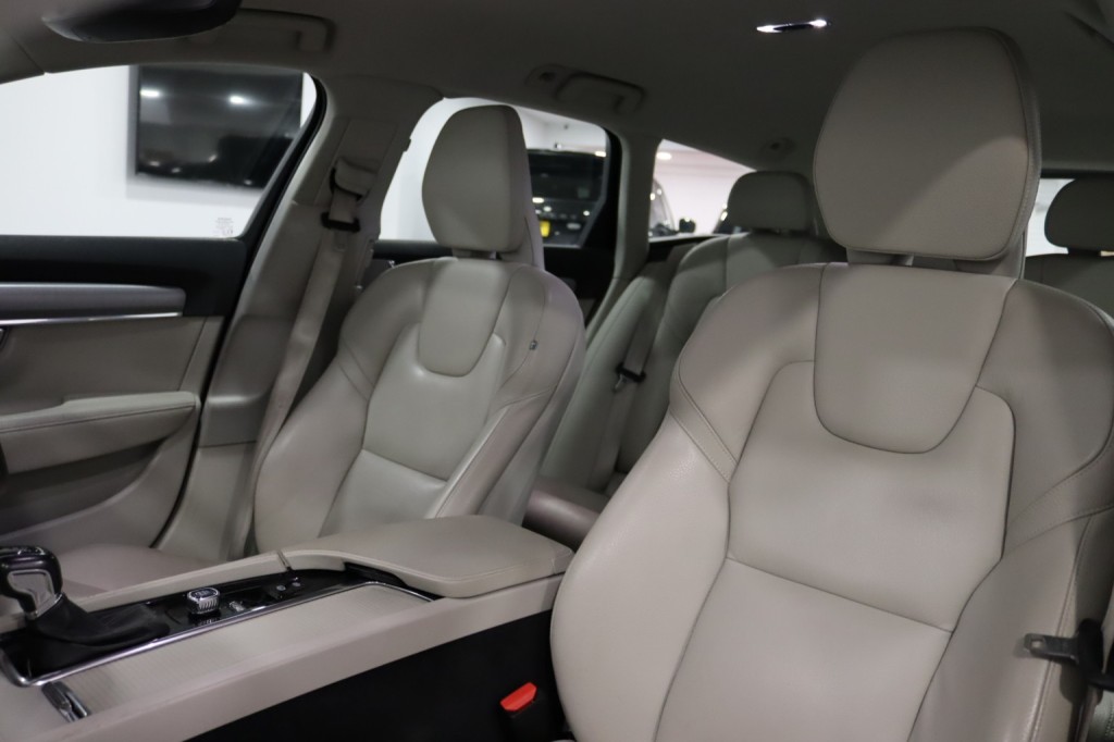 VOLVO V90 2.0 Momentum Plus D4 2019