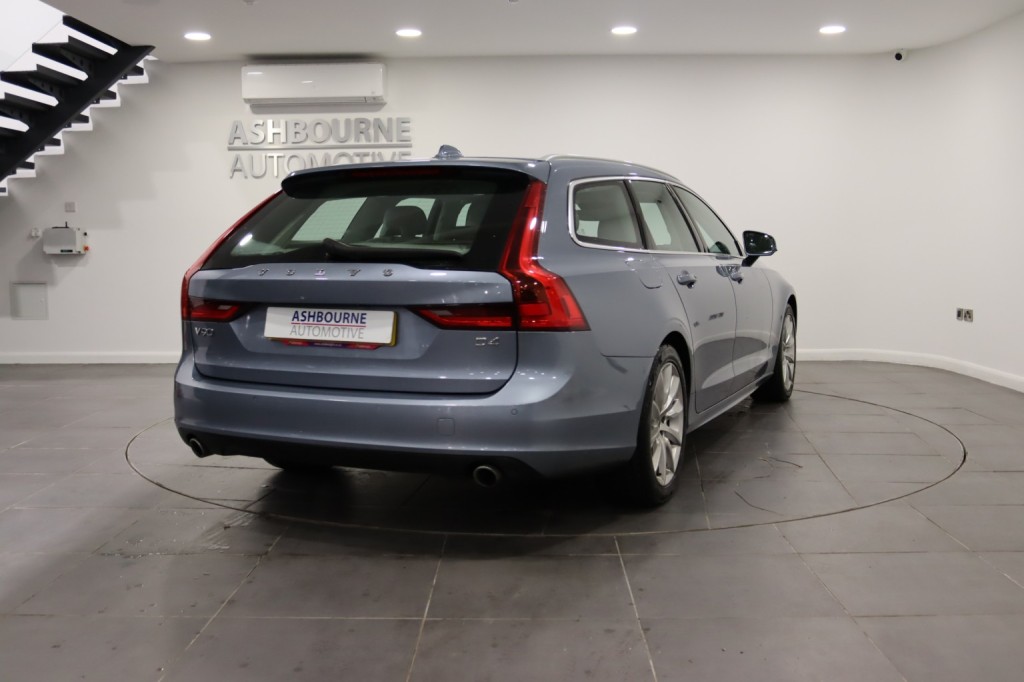 VOLVO V90 2.0 Momentum Plus D4 2019