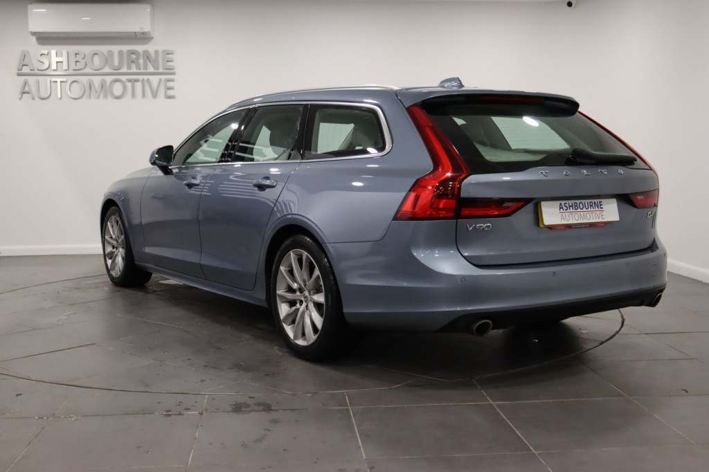 VOLVO V90 2.0 Momentum Plus D4 2019